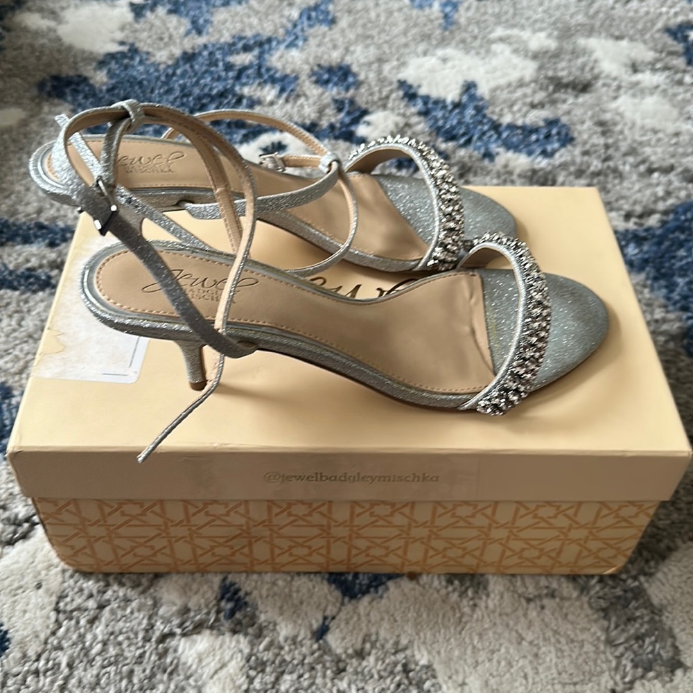 New w/ Defects Jewel Badgley Mischka Heeled Sandal Size 8.5